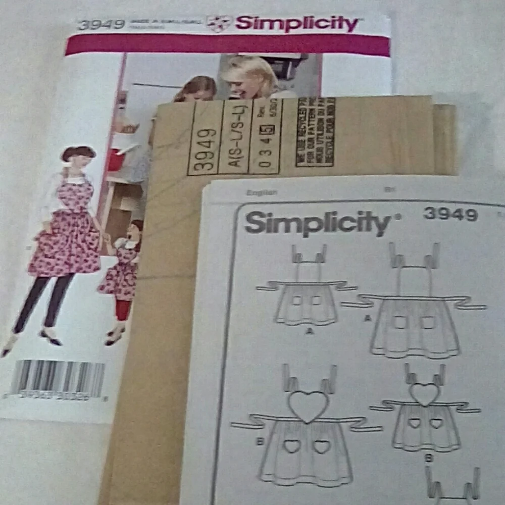 Simplicity 3949 Misses' & Child's Apron in 3 style